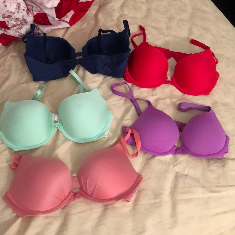 VS Bras 32C/32D!!! Great condition!